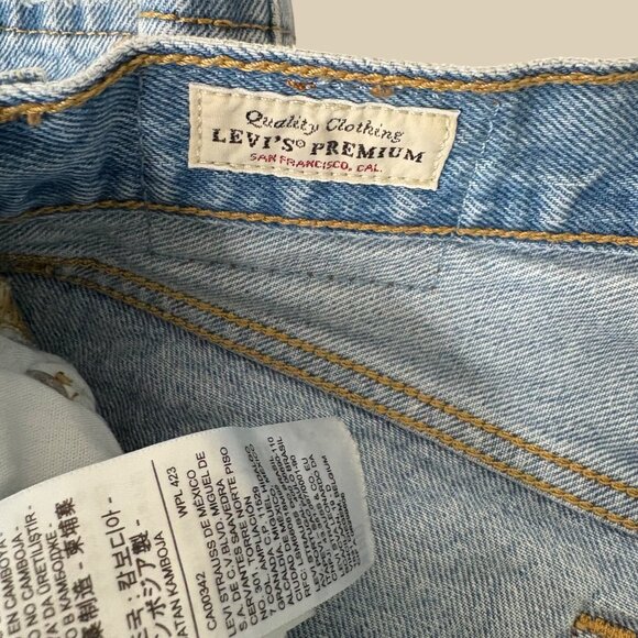 Levis 501 Womens Premium Original Fit Mom Jean Medium Wash Button Fly Size 27x32 - Picture 7 of 11